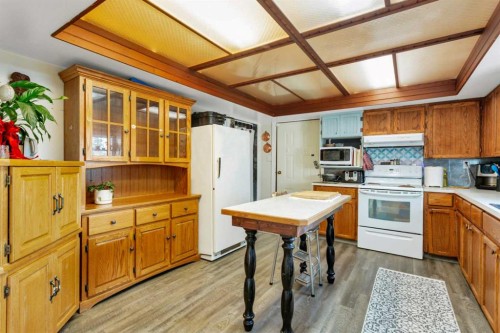 4520 36 Avenue, Ponoka, AB - Indoor Photo Showing Kitchen