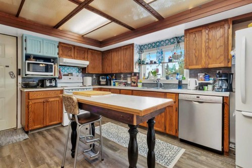 4520 36 Avenue, Ponoka, AB - Indoor Photo Showing Kitchen
