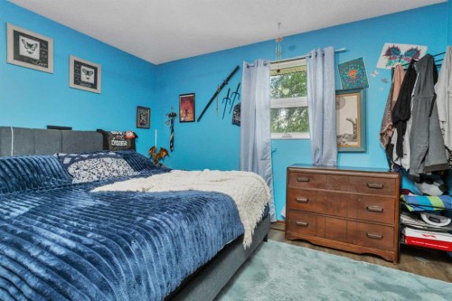 4520 36 Avenue, Ponoka, AB - Indoor Photo Showing Bedroom