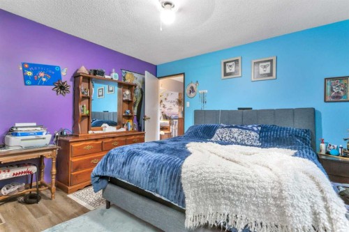 4520 36 Avenue, Ponoka, AB - Indoor Photo Showing Bedroom