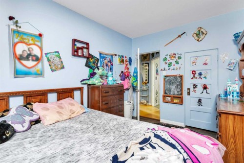 4520 36 Avenue, Ponoka, AB - Indoor Photo Showing Bedroom
