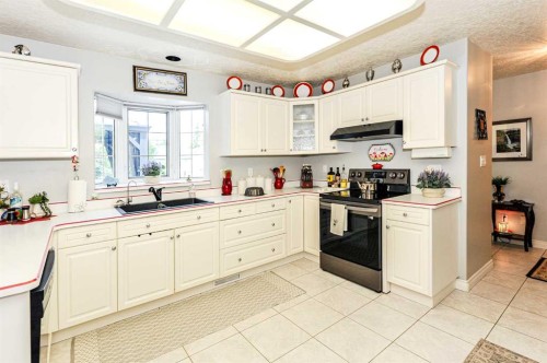 4608 50 Street, Forestburg, AB - Indoor Photo Showing Kitchen With Double Sink