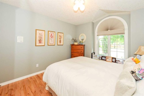4608 50 Street, Forestburg, AB - Indoor Photo Showing Bedroom