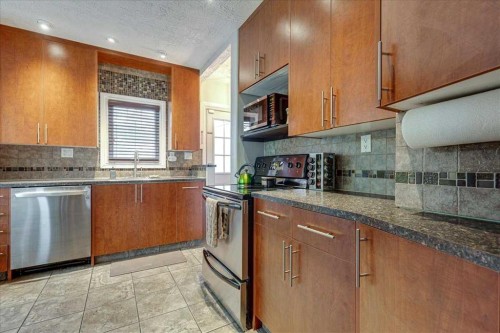 5105 53 Avenue, Ponoka, AB - Indoor Photo Showing Kitchen