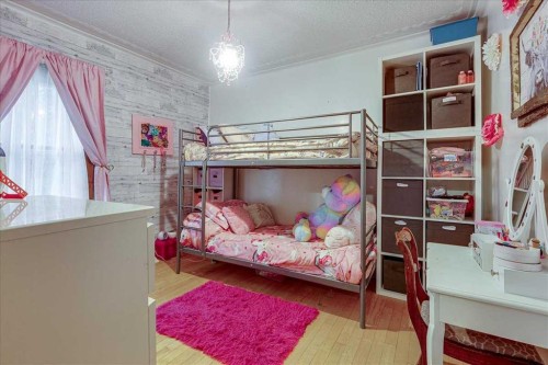 5105 53 Avenue, Ponoka, AB - Indoor Photo Showing Bedroom