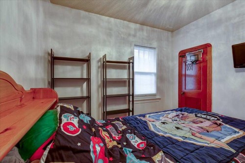 5105 53 Avenue, Ponoka, AB - Indoor Photo Showing Bedroom