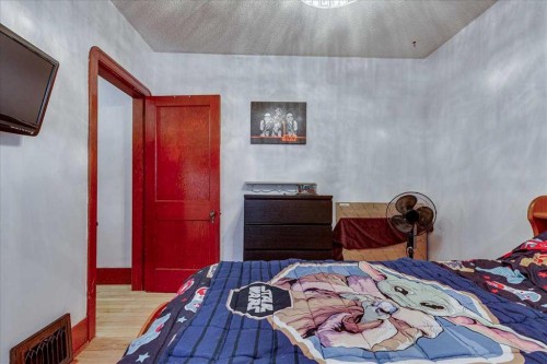 5105 53 Avenue, Ponoka, AB - Indoor Photo Showing Bedroom