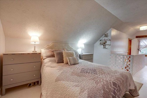 5105 53 Avenue, Ponoka, AB - Indoor Photo Showing Bedroom