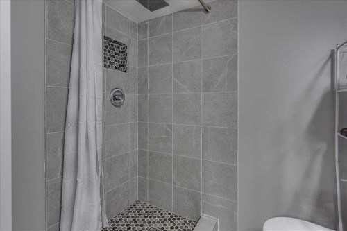 5105 53 Avenue, Ponoka, AB - Indoor Photo Showing Bathroom