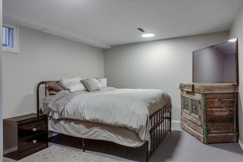 5105 53 Avenue, Ponoka, AB - Indoor Photo Showing Bedroom