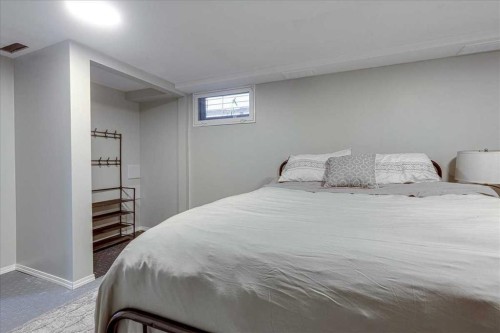 5105 53 Avenue, Ponoka, AB - Indoor Photo Showing Bedroom