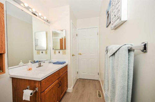 3904 56A Street, Camrose, AB 