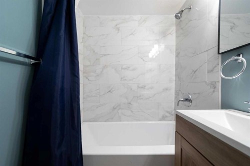 5219 50 Avenue, Camrose, AB - Indoor Photo Showing Bathroom