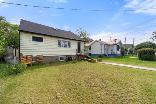 5219 50 Avenue, Camrose, AB - Outdoor