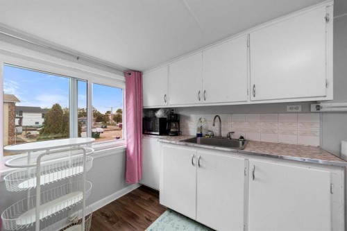 5219 50 Avenue, Camrose, AB - Indoor Photo Showing Kitchen