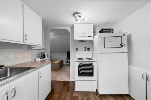 5219 50 Avenue, Camrose, AB - Indoor Photo Showing Kitchen