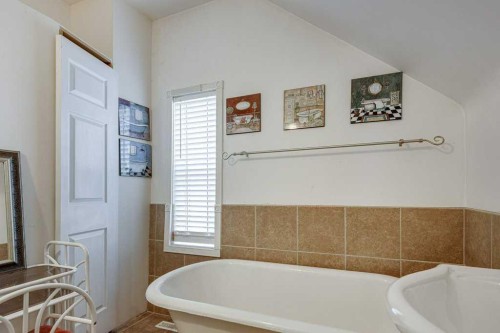 4515 50 Avenue, Innisfail, AB 