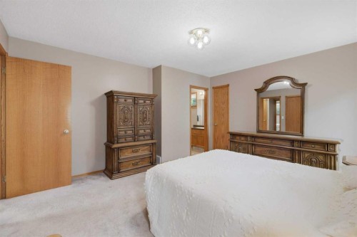 32 Dawson Street, Red Deer, AB 