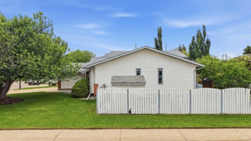 32 Dawson Street, Red Deer, AB 