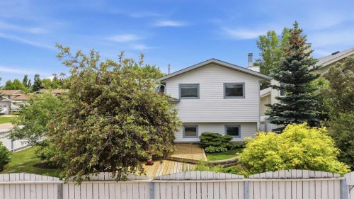 32 Dawson Street, Red Deer, AB 