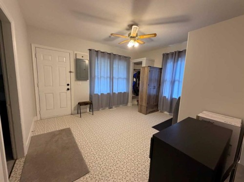 5003 55 Ave, Ponoka, AB - Indoor
