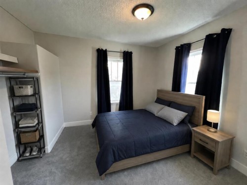 5003 55 Ave, Ponoka, AB - Indoor Photo Showing Bedroom