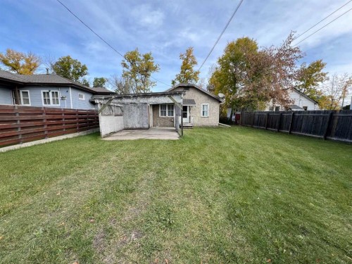 5003 55 Ave, Ponoka, AB - Outdoor
