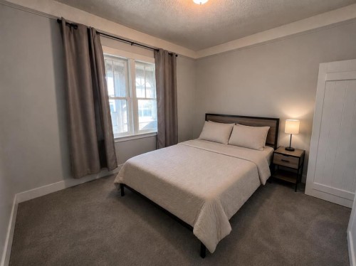 5003 55 Ave, Ponoka, AB - Indoor Photo Showing Bedroom