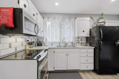 5632 48 Avenue, Lacombe, AB 