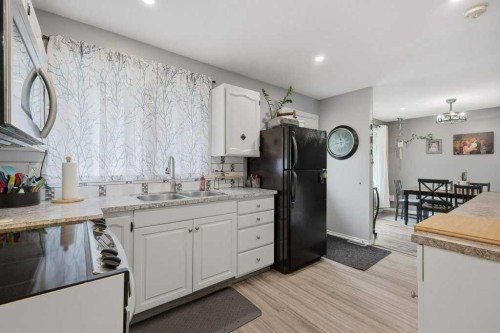 5632 48 Avenue, Lacombe, AB 