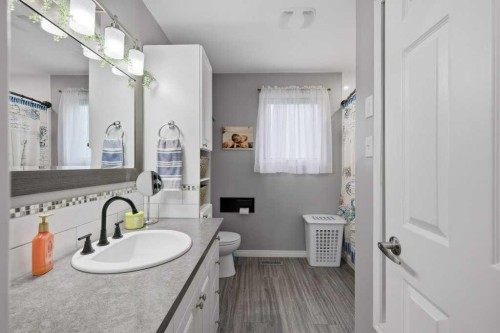 5632 48 Avenue, Lacombe, AB 