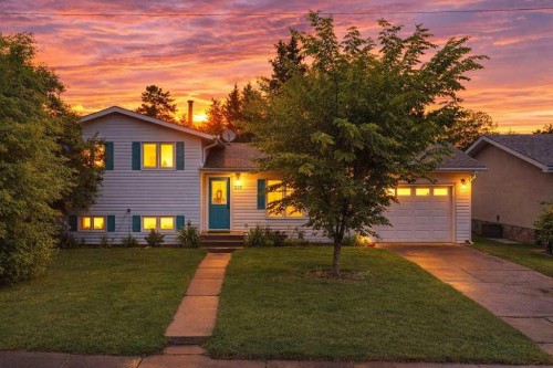5632 48 Avenue, Lacombe, AB 
