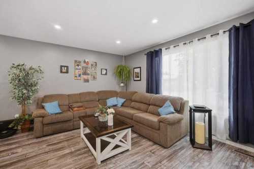 5632 48 Avenue, Lacombe, AB 