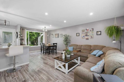 5632 48 Avenue, Lacombe, AB 