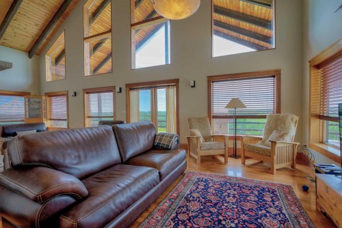 37311 Range Road 283, Rural Red Deer County, AB - Indoor Photo Showing Living Room