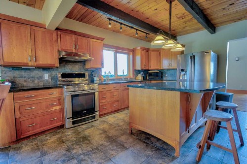 37311 Range Road 283, Rural Red Deer County, AB - Indoor Photo Showing Kitchen