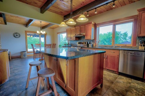 37311 Range Road 283, Rural Red Deer County, AB - Indoor Photo Showing Kitchen