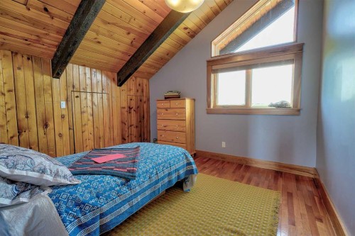 37311 Range Road 283, Rural Red Deer County, AB - Indoor Photo Showing Bedroom