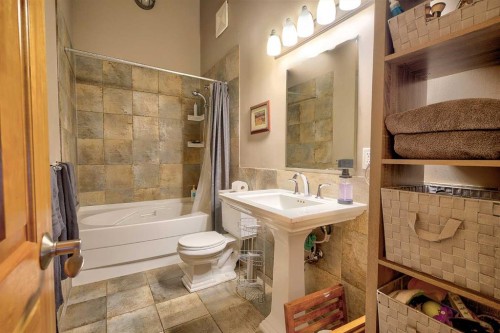 37311 Range Road 283, Rural Red Deer County, AB - Indoor Photo Showing Bathroom