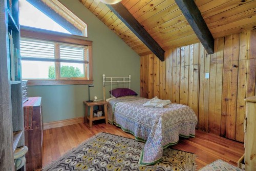 37311 Range Road 283, Rural Red Deer County, AB - Indoor Photo Showing Bedroom