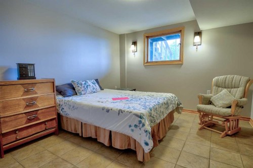 37311 Range Road 283, Rural Red Deer County, AB - Indoor Photo Showing Bedroom