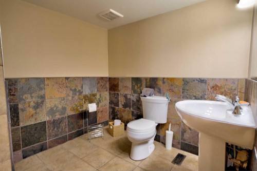 37311 Range Road 283, Rural Red Deer County, AB - Indoor Photo Showing Bathroom