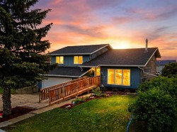 28 Larne Place Penhold, AB T0M 1R0