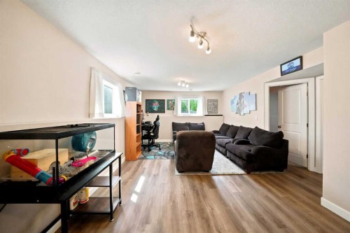 364 Kingston Drive, Red Deer, AB 