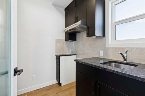 199 Bridgeport Circle, Chestermere, AB - Indoor Photo Showing Kitchen