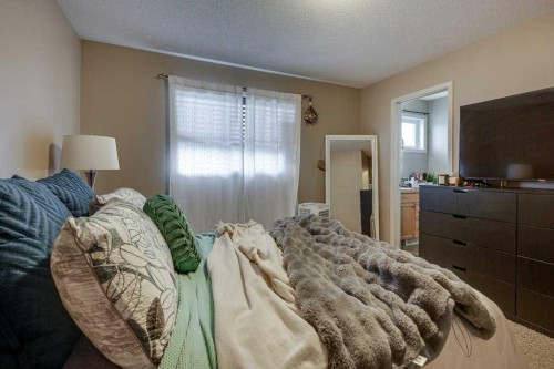 39 Isaacson Crescent, Red Deer, AB 