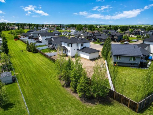 14 Napoleon Meadows Way, Innisfail, AB 