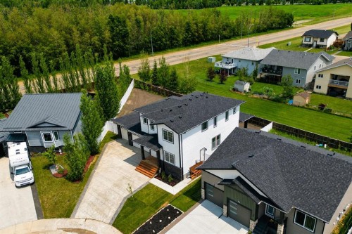 14 Napoleon Meadows Way, Innisfail, AB - Outdoor