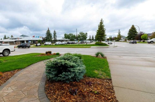 70 Douglas Avenue, Red Deer, AB 