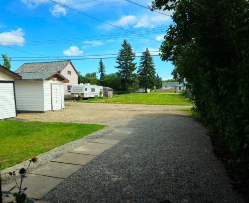 2133 21 Avenue, Bowden, AB 